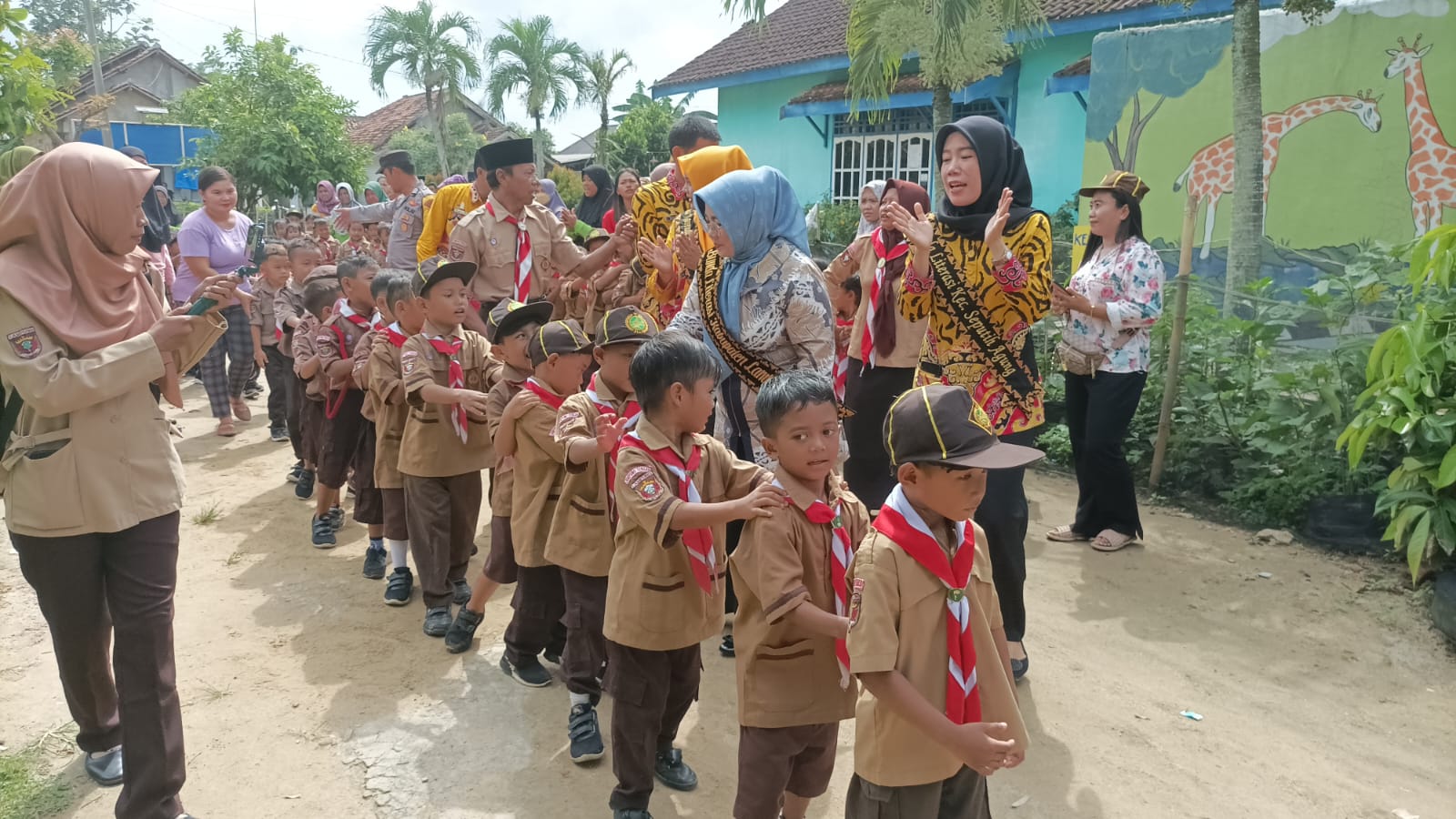 Kunjungan Bunda Literasi Kabupaten Lampung Tengan dan Bunda Literasi Kecamatan Seputih Agung serta Bapak Camat Seputih Agung di PAUD, TK, SMP DAN SMK Seputih Agung (Jum'at, 18 November 2022)