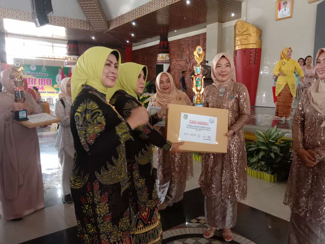 Peringatan Hari Ibu sekaligus penyerahan hadiah Lomba : P3KSS Juara 2 Tingkat Provinsi, GSI juara 2 Tingkat Provinsi, Perpustakaan kampung juara 2 Tingkat Kabupaten, Lomba masak serba ikan juara harapan 1 Tingkat Kabupaten  (Kamis, 22 Desember 2022)