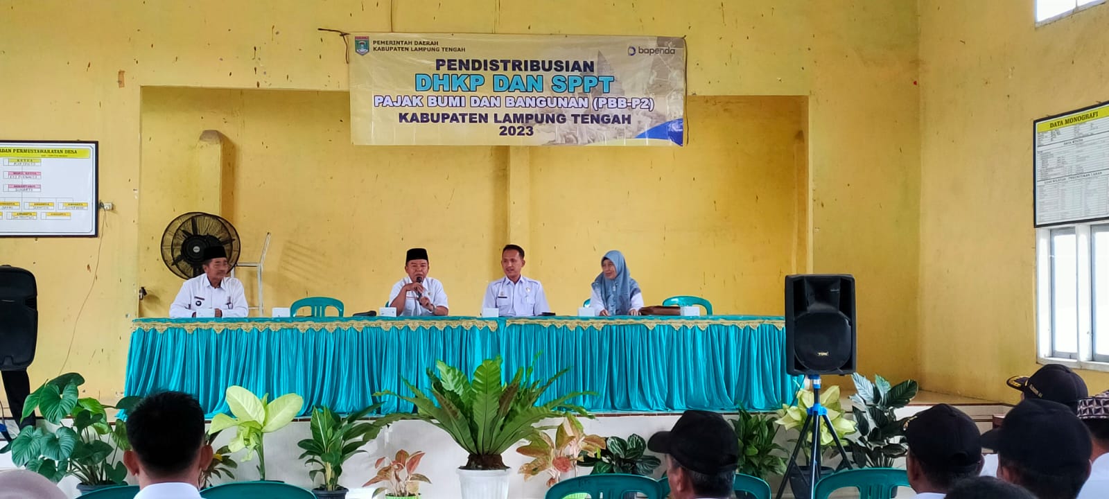 Pendistribusian DHKP dan SPPT Pajak Bumi dan Bangunan (PBB-P2) Kecamatan Seputih Agung Kabupaten Lampung Tengah di Balai Kampung Bumi Kencana (Kamis, 23 Februari 2023)