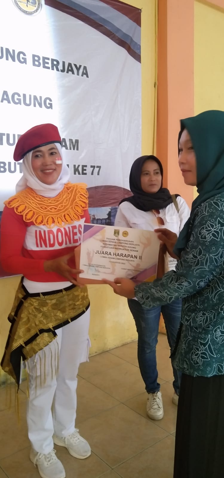 Pembukaan dan Pembagian Hadiah Pemenang Lomba Senam Berjaya dalam Rangka HUT RI Ke-77 di Balai Kampung Dono Arum