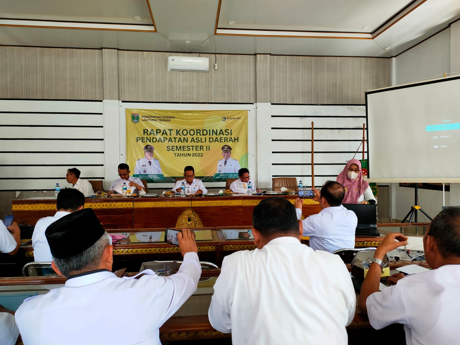 Rapat Koordinasi Pendapatan Asli Daerah Semester II Tahun 2022 di Aula Bapenda Gunung Sugih (Kamis, 03 November 2022)