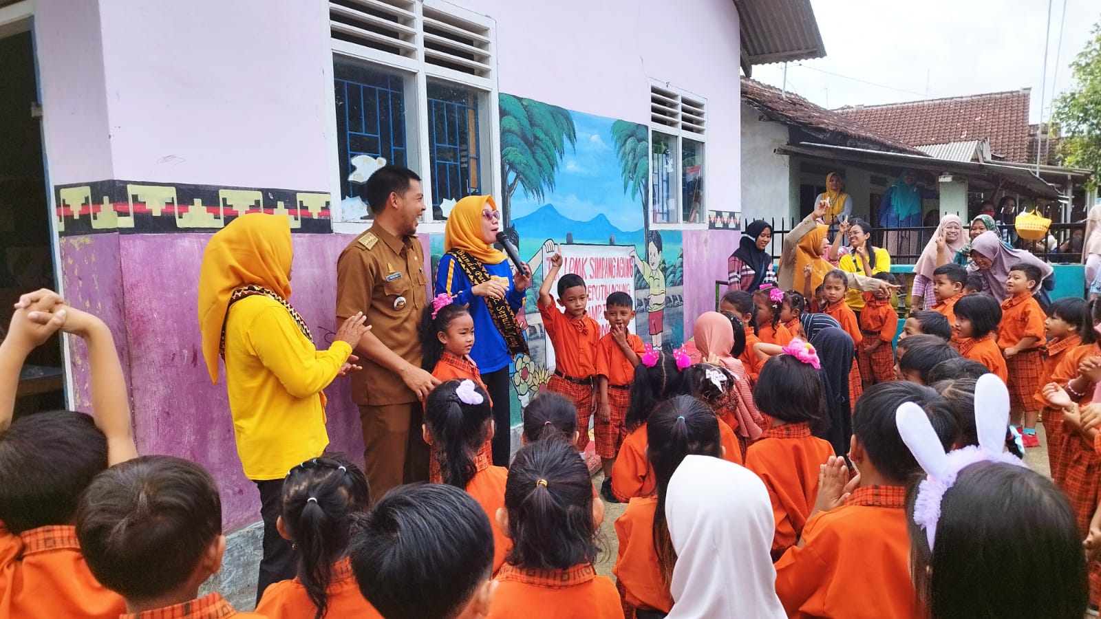 Menghadiri acara Literasi dengan Ajak Anak Gemar Membaca di TK LPMK Kampung Simpang agung (Selasa, 25 Oktober 2022)