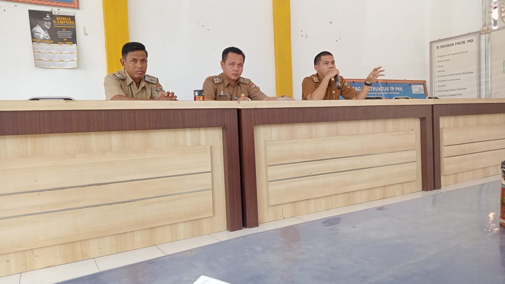 Rapat Staf di Aula Kecamatan Seputih Agung (Senin, 09 Januari 2023)