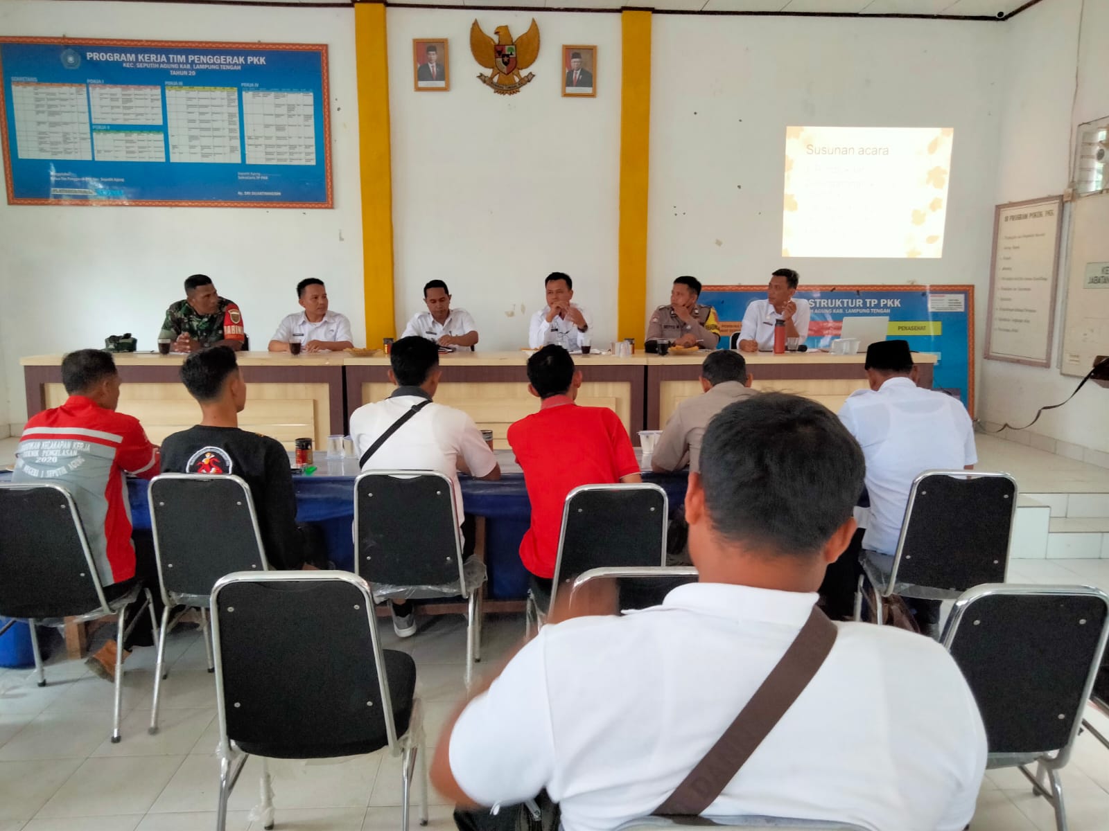 Rapat Pemantapan Panitia HUT RI ke-77 di Aula Kecamatan Seputih Agung