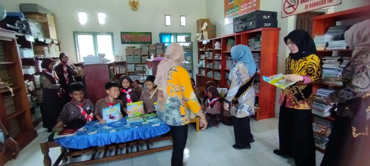 Kunjungan Bunda Literasi Kabupaten Lampung Tengan dan Bunda Literasi Kecamatan Seputih Agung serta Bapak Camat Seputih Agung di SDN 2 Kampung Dono Arum (Jum'at, 18 November 2022)