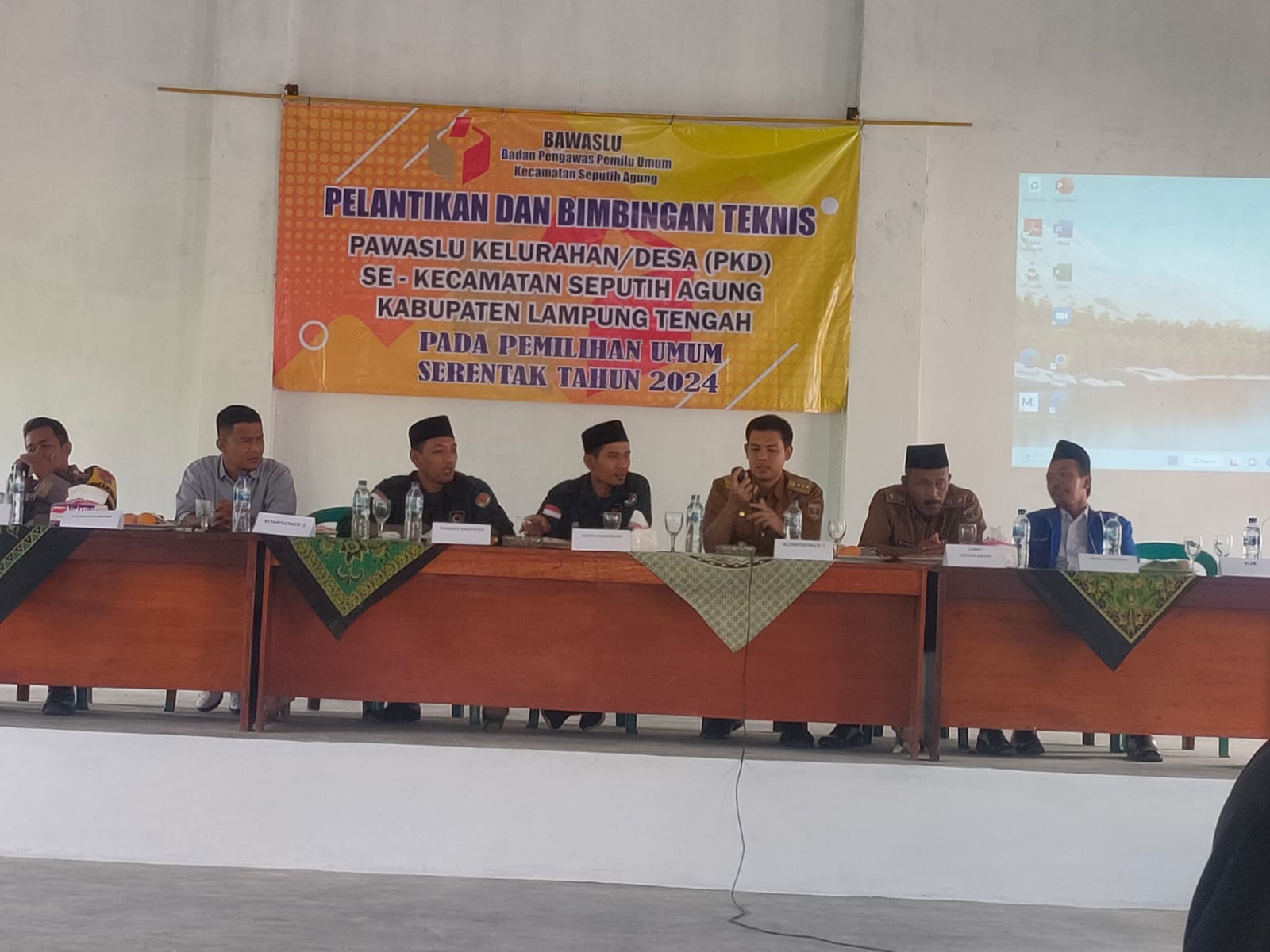 Menghadiri Undangan dan dan Bimbingan Teknis Panwaslu Kelurahan/Desa (PKD) Se-Kecamatan Seputih Agung di Balai Kampung Simpang Agung (Senin, 06 Februari 2023)