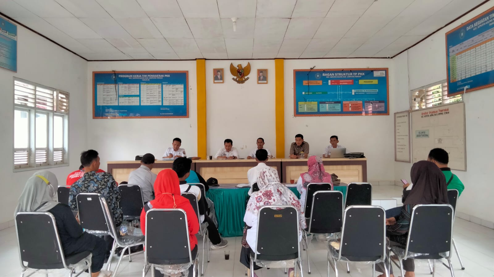 rapat Evaluasi dan Pelaksanaan Kegiatan dalam Rangka HUT RI ke-77 di Aula Kecamatan Seputih Agung