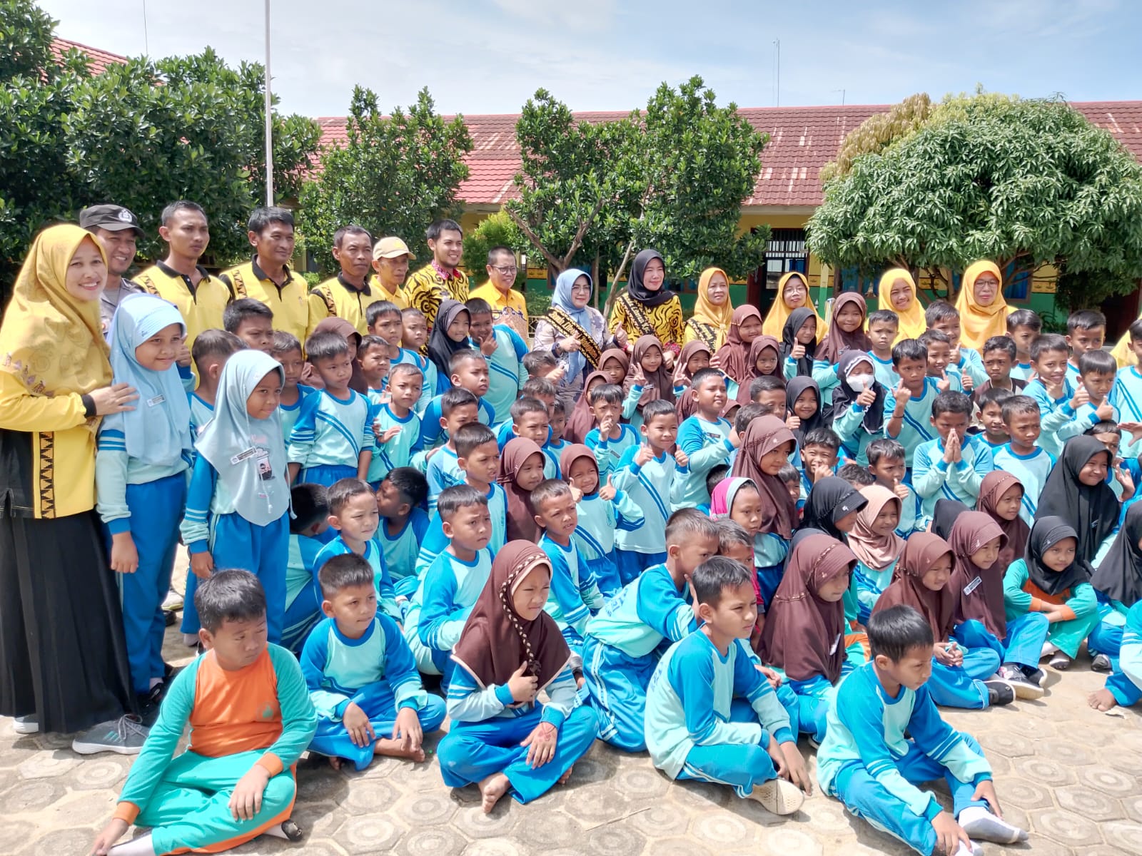 Kunjungan Bunda Literasi Kabupaten Lampung Tengan dan Bunda Literasi Kecamatan Seputih Agung serta Bapak Camat Seputih Agung di SDN 1 Kampung Fajar Asri (Jum'at, 18 November 2022)