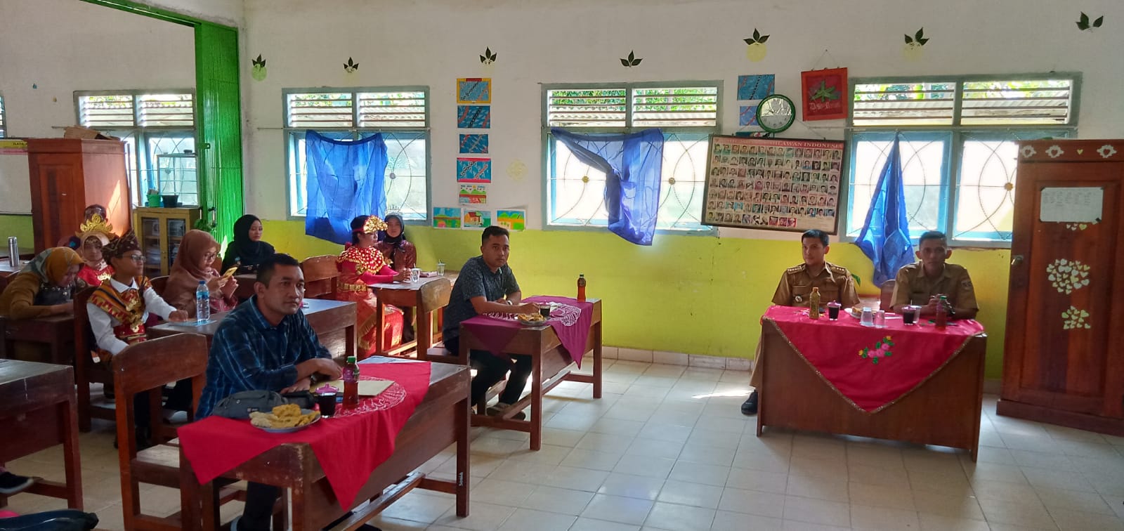 Pembukaan Kegiatan Lomba Bernyanyi Tunggal dalam Rangka HUT RI ke-77 di SDN 2 Dono Arum