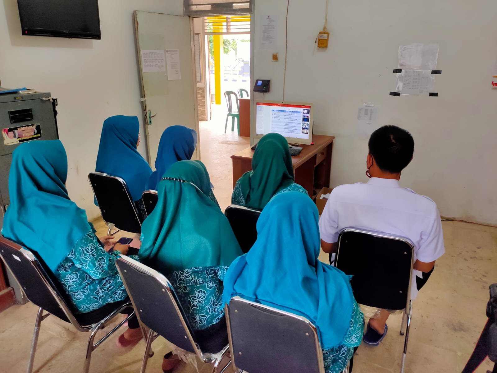 Zoom Meeting Webinar PKK Kecamatan Seputih Agung dalam Rangka Hari Kartini di Aula Kec. Seputih Agung