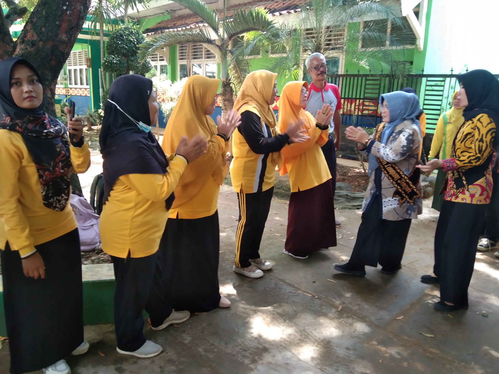 Kunjungan Bunda Literasi Kabupaten Lampung Tengan dan Bunda Literasi Kecamatan Seputih Agung serta Bapak Camat Seputih Agung di PAUD, TK, SMP DAN SMK Seputih Agung (Jum'at, 18 November 2022)