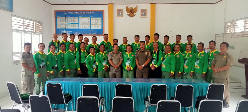 Penbinaan Linmas dan Pembagian Kaos 10 Kampung Se-Kecamatan Seputih Agung (Selasa, Rabu, Kamis/ 27, 28, 29 Desember 2022) di Aula Kecmaatan Seputih Agung