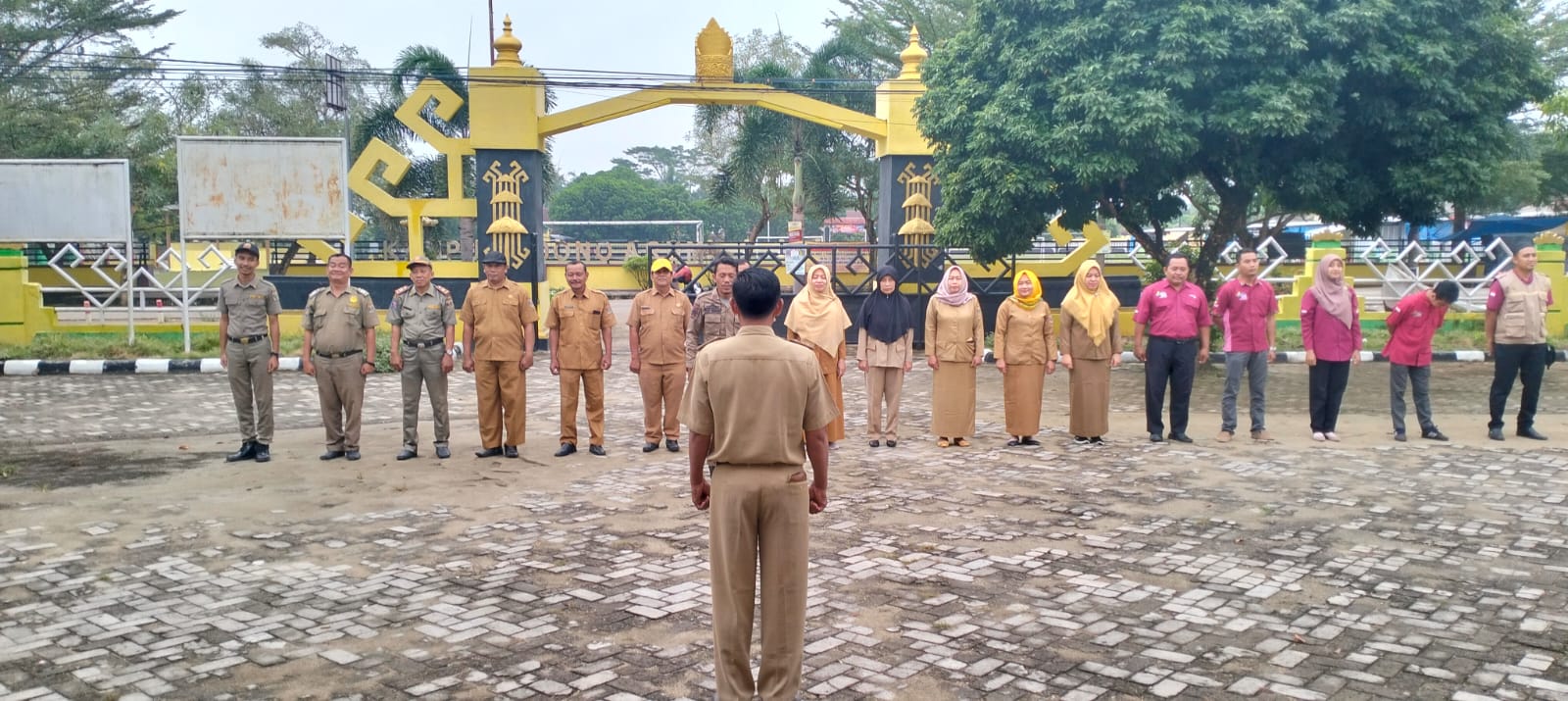 Apel Mingguan Di Halaman Kantor Kecamatan Seputih agung (Senin, 24 Juli 2023)