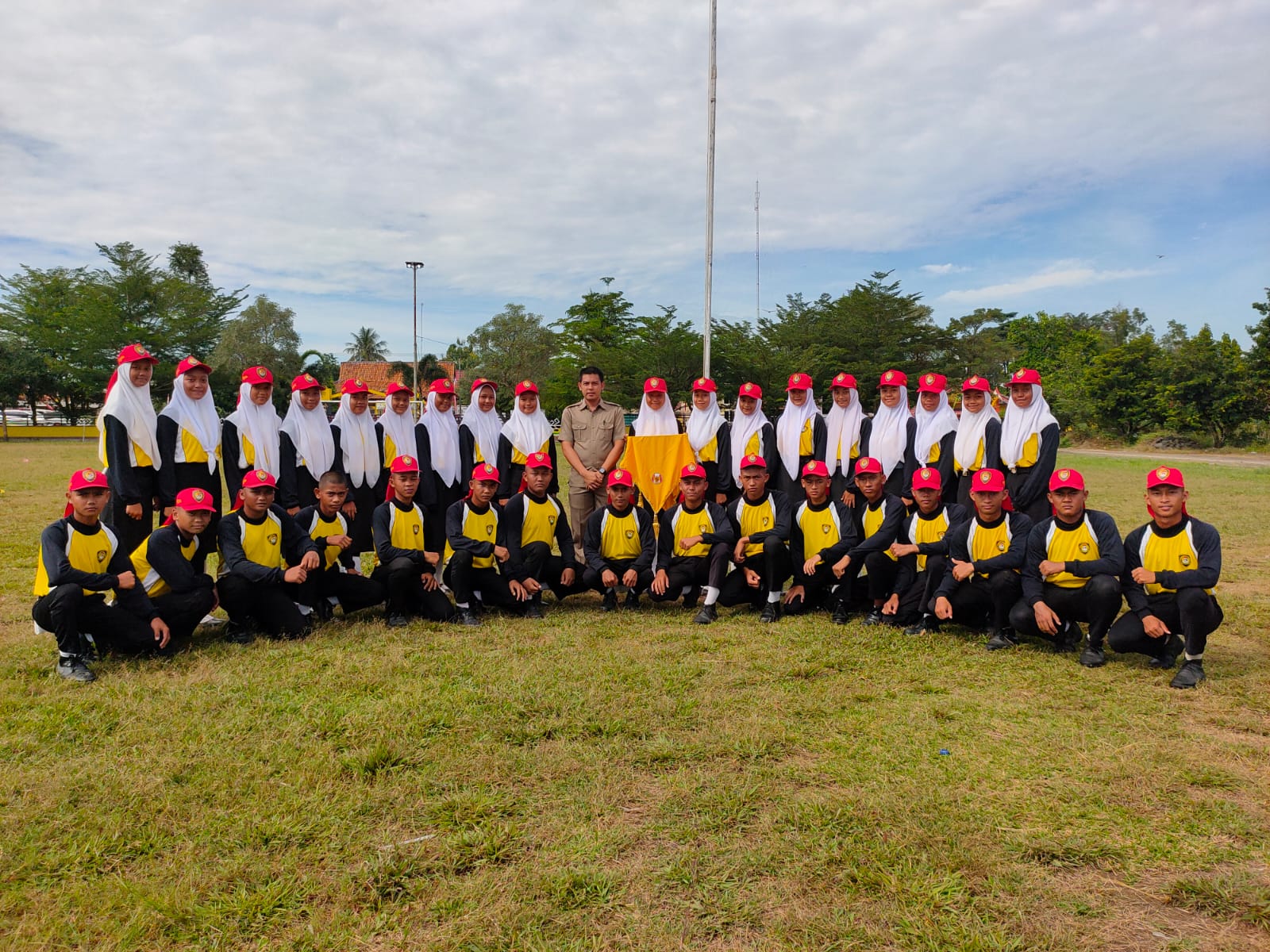 Pembukaan Lomba Lari 5.000 dan 3.000 M dan Pembekalan peserta Paskibra dalam Rangka HUT RI Ke-77 di Lapangan Sepak Bola Kampung Dono Arum