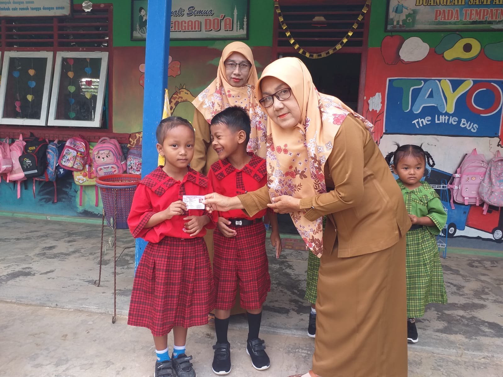 Penyerahan KIA di paud Kartini kampung muji Rahayu (Senin, 09 Oktober 2023)