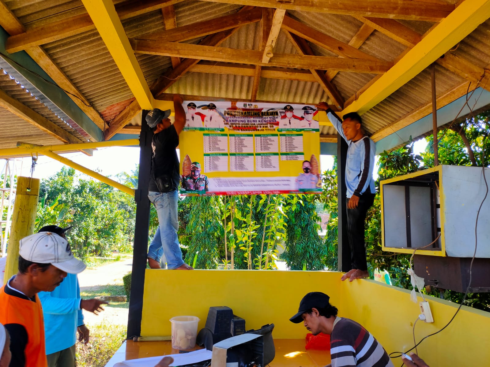 Persiapan Lomba Siskampling Berjaya dalam Rangka HUT Ke-76 Kabupaten Lampung Tengah di Kampung Bumi Kencana Kecamatan Seputih Agung