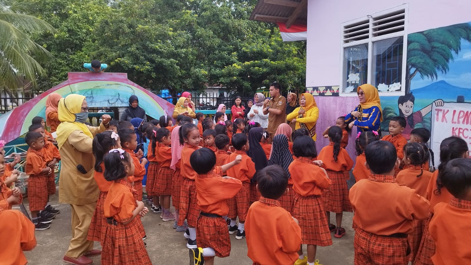 Menghadiri acara Literasi dengan Ajak Anak Gemar Membaca di TK LPMK Kampung Simpang agung (Selasa, 25 Oktober 2022)