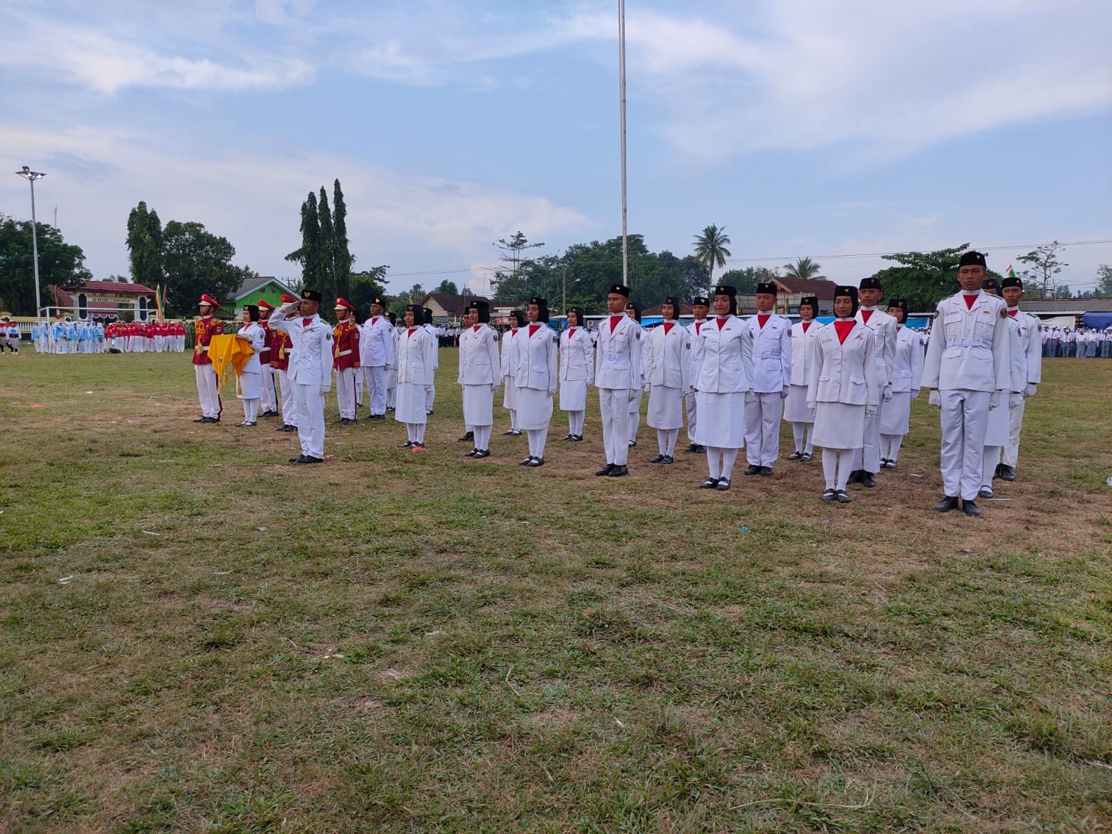 Upacara Pengibaran Bendera Merah Putih dalam Rangka HUT RI Ke-77 di Lapangan Merdeka Dono Arum