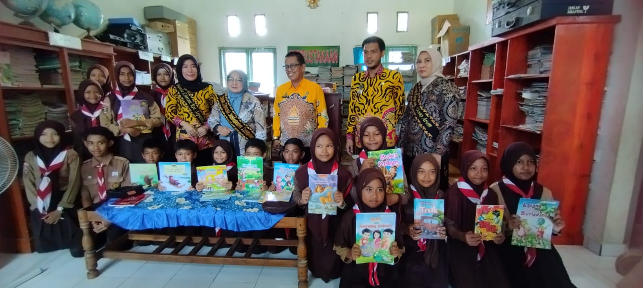 Kunjungan Bunda Literasi Kabupaten Lampung Tengan dan Bunda Literasi Kecamatan Seputih Agung serta Bapak Camat Seputih Agung di SDN 2 Kampung Dono Arum (Jum'at, 18 November 2022)