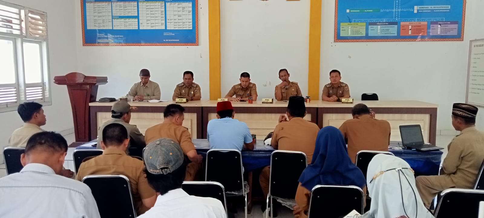 Rapat dan sosialisasi dari PMK di Aula Kecamatan Seputih Agung