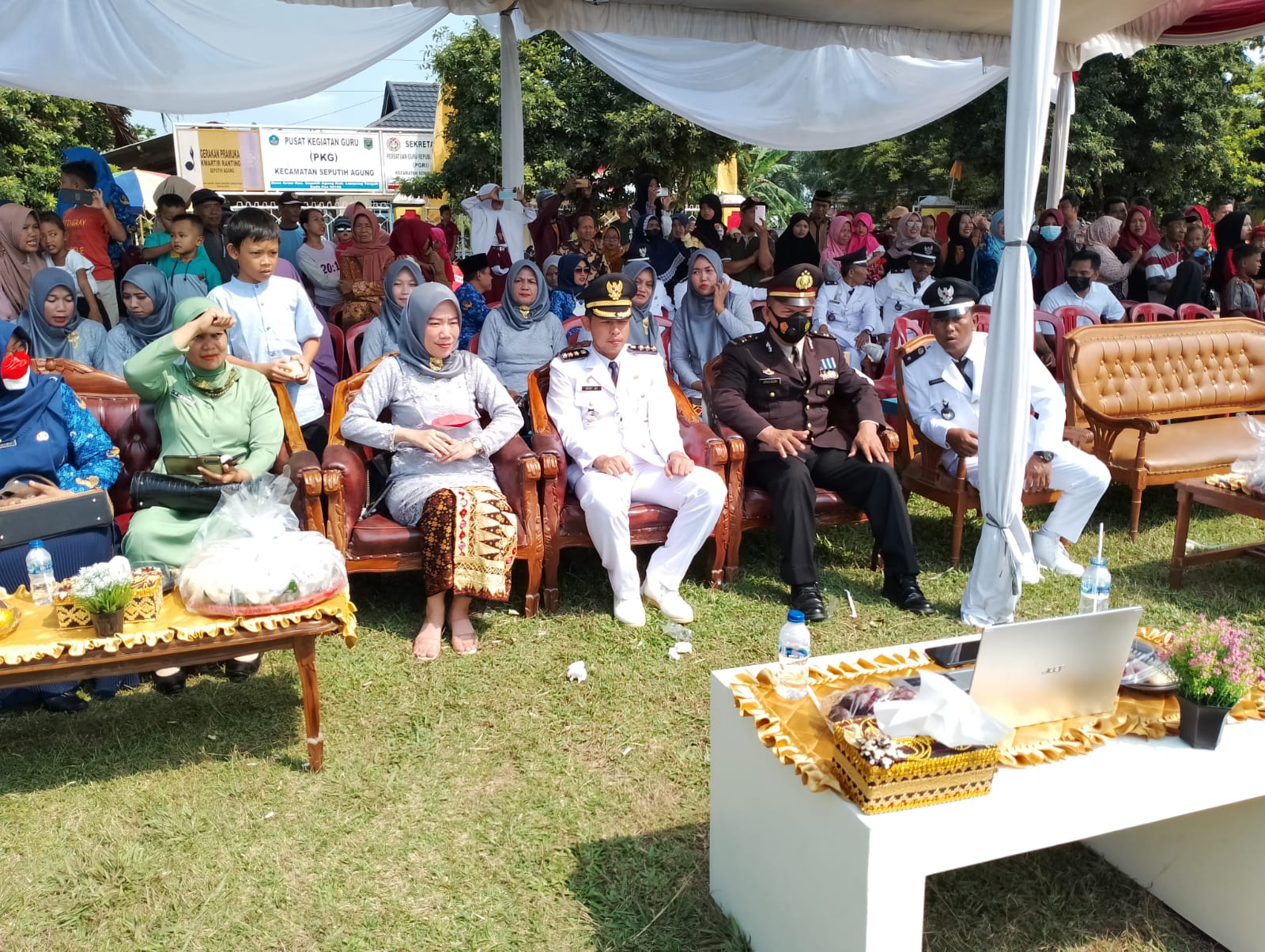 mengikuti Upacara Pengibaran Bendera Merah Putih secara ZOOM VIRTUAL