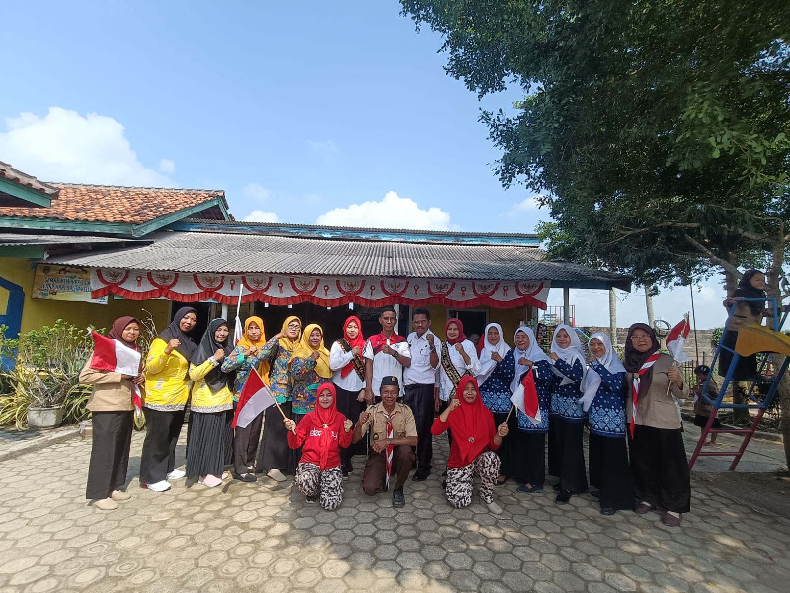 Gebyar 10 juta bendera merah putih Lampung Tengah dalam Rangka HUT RI ke-79 bersama FKG Kecamatan Seputih Agung di TK Kasih Ibu BUmi Kencana (Sabtu, 03 Agustus 2024)