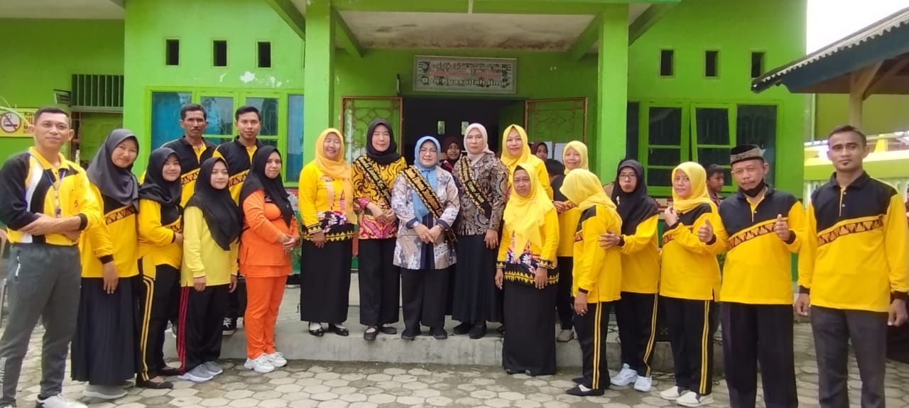 Kunjungan Bunda Literasi Kabupaten Lampung Tengan dan Bunda Literasi Kecamatan Seputih Agung serta Bapak Camat Seputih Agung di SDN 2 Kampung Dono Arum (Jum'at, 18 November 2022)