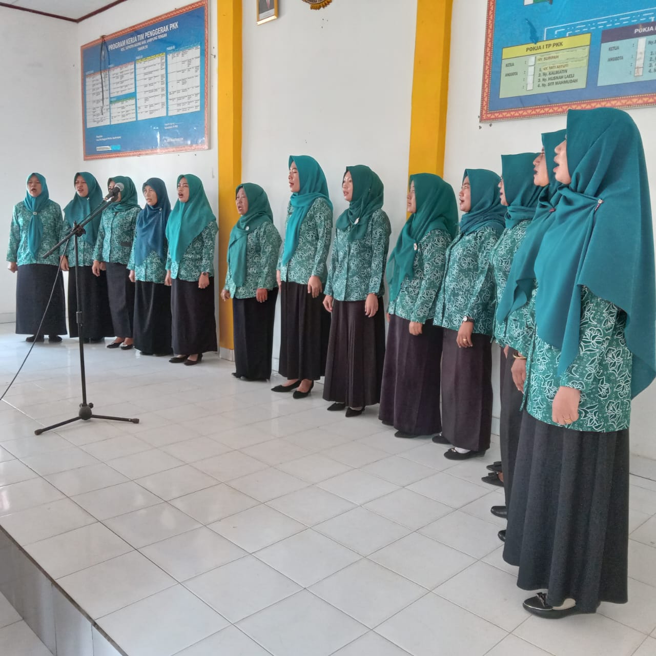 Pembukaan Lomba Paduan Suara Dasawisma dalam Rangka HUT RI Ke-77 di Aula Kecamatan Seputih Agung