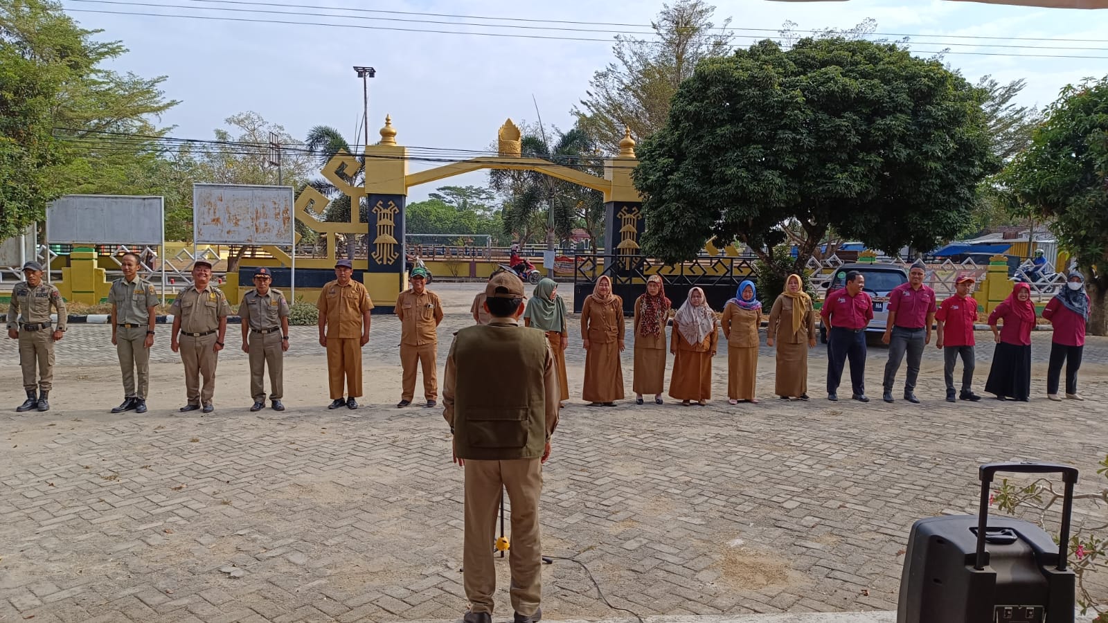 Apel Mingguan Di Halaman Kantor Kecamatan Seputih agung (Senin, 11 September 2023)