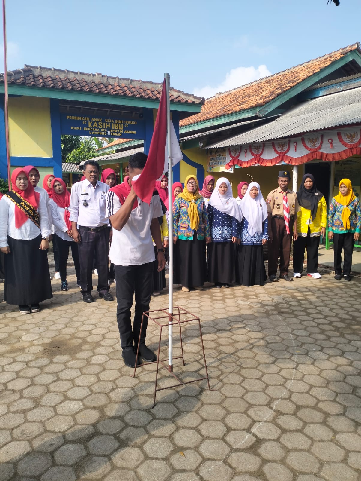 Gebyar 10 juta bendera merah putih Lampung Tengah dalam Rangka HUT RI ke-79 bersama FKG Kecamatan Seputih Agung di TK Kasih Ibu BUmi Kencana (Sabtu, 03 Agustus 2024)