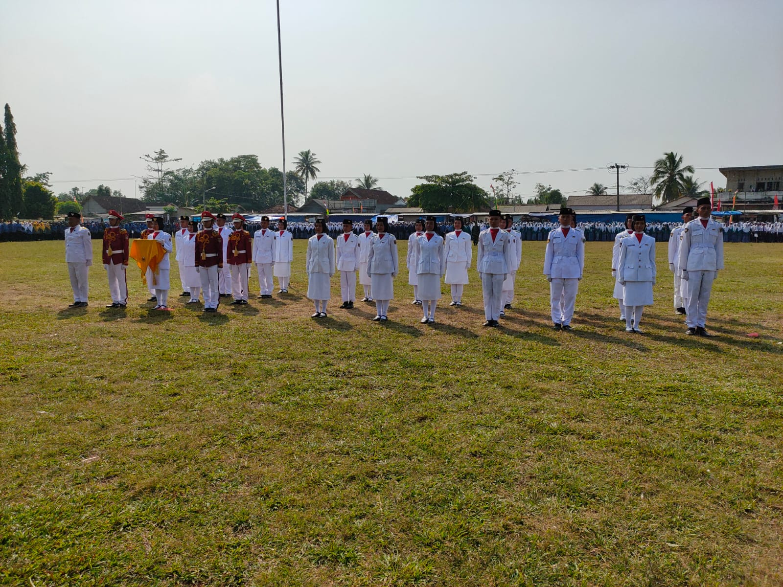 Upacara Pengibaran Bendera Merah Putih dalam Rangka HUT RI Ke-77 di Lapangan Merdeka Dono Arum