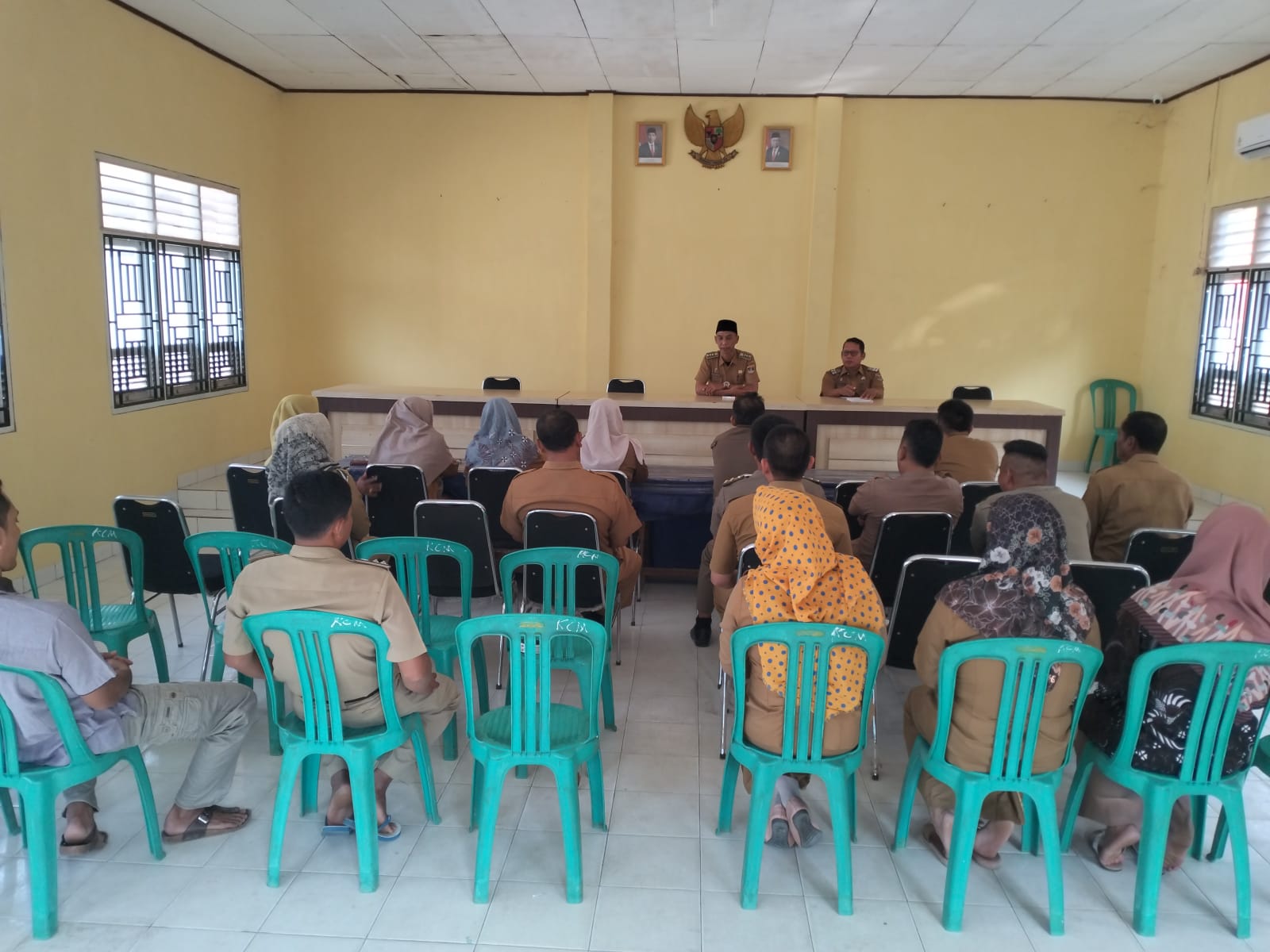 Rapat Staf di Aula Kecamatan Seputih Agung (Senin, 29 Juli 2024)