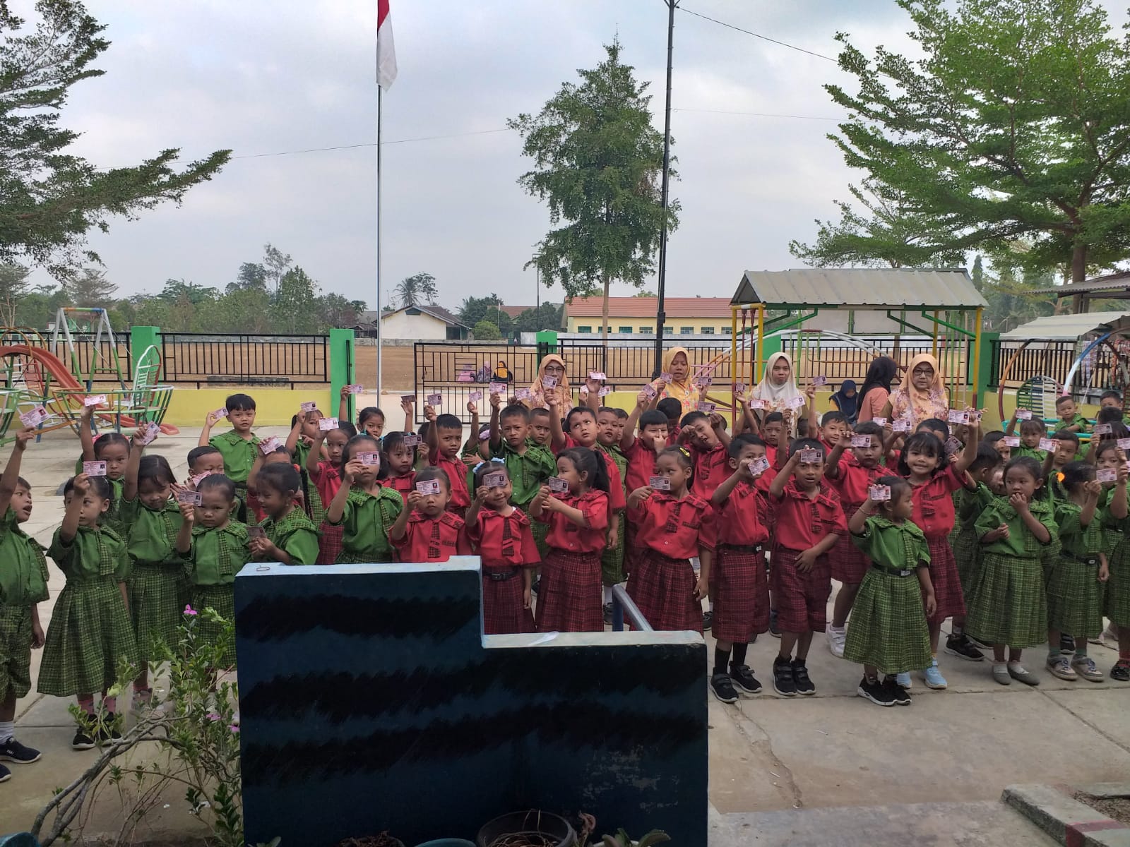 Penyerahan KIA di paud Kartini kampung muji Rahayu (Senin, 09 Oktober 2023)