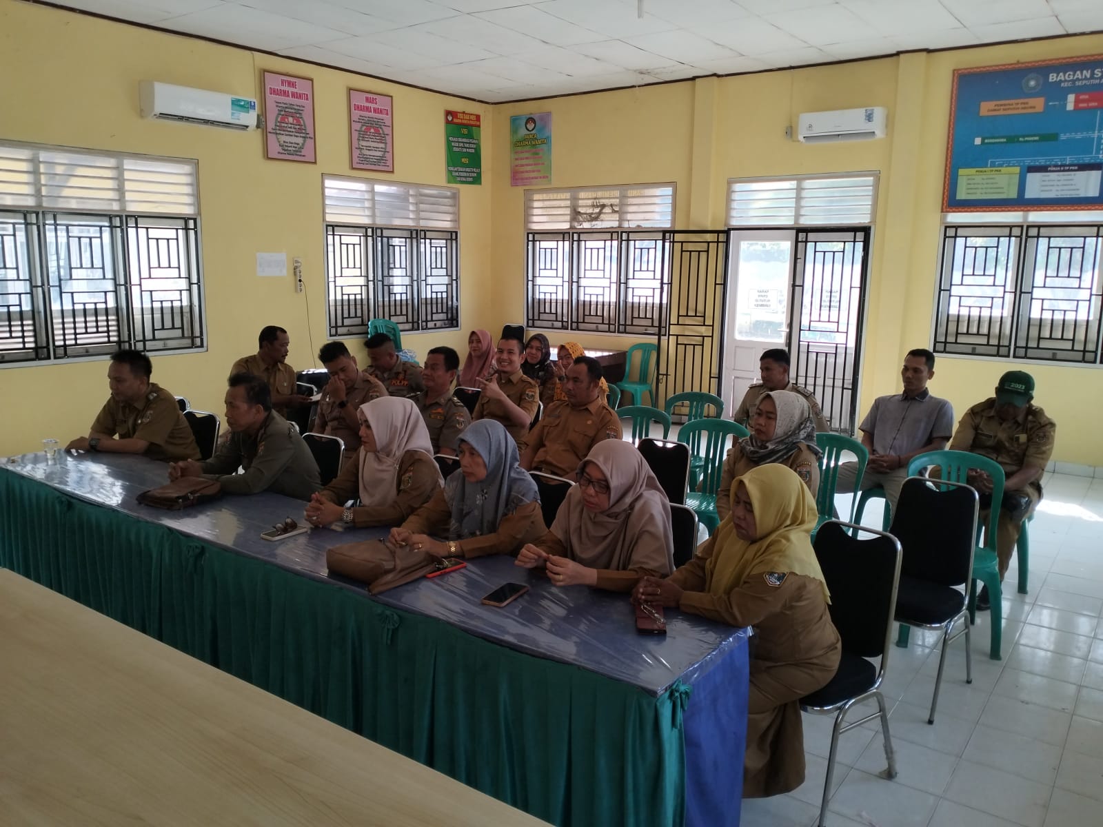 Rapat Staf di Aula Kecamatan Seputih Agung (Senin, 29 Juli 2024)