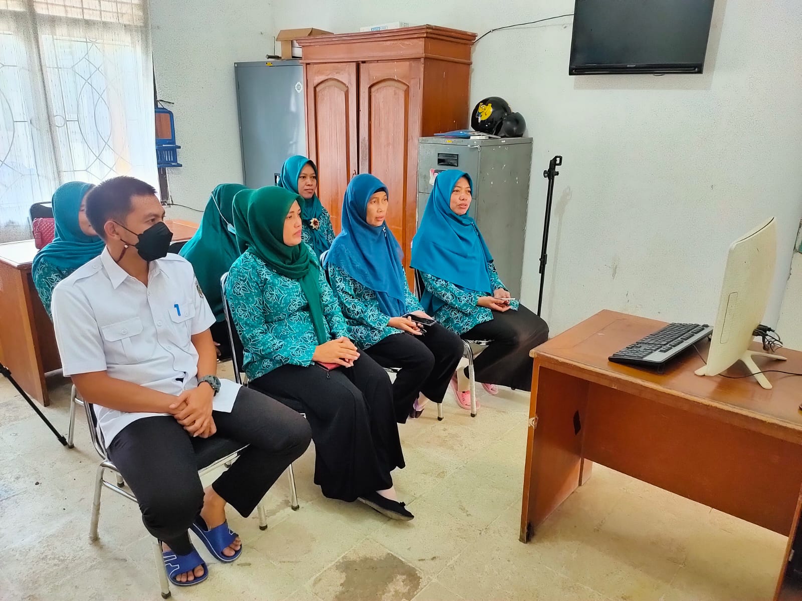 Zoom Meeting Webinar PKK Kecamatan Seputih Agung dalam Rangka Hari Kartini di Aula Kec. Seputih Agung