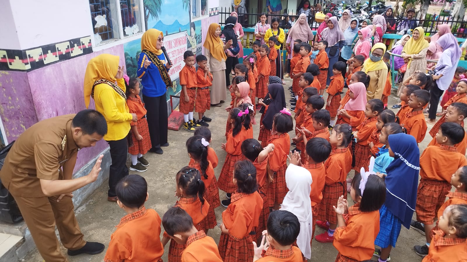 Menghadiri acara Literasi dengan Ajak Anak Gemar Membaca di TK LPMK Kampung Simpang agung (Selasa, 25 Oktober 2022)