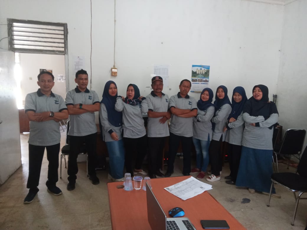 Melaksanakan Jum’at bersih di Kantor Kecamatan Seputih Agung (Jum'at, 10 Februari 2023)