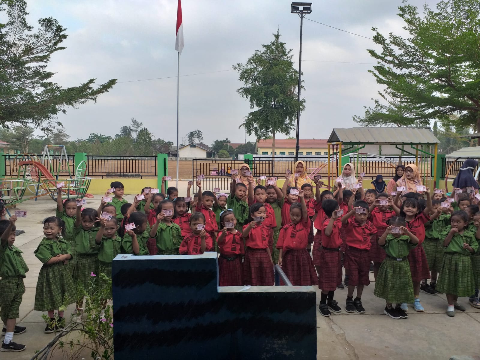 Penyerahan KIA di paud Kartini kampung muji Rahayu (Senin, 09 Oktober 2023)