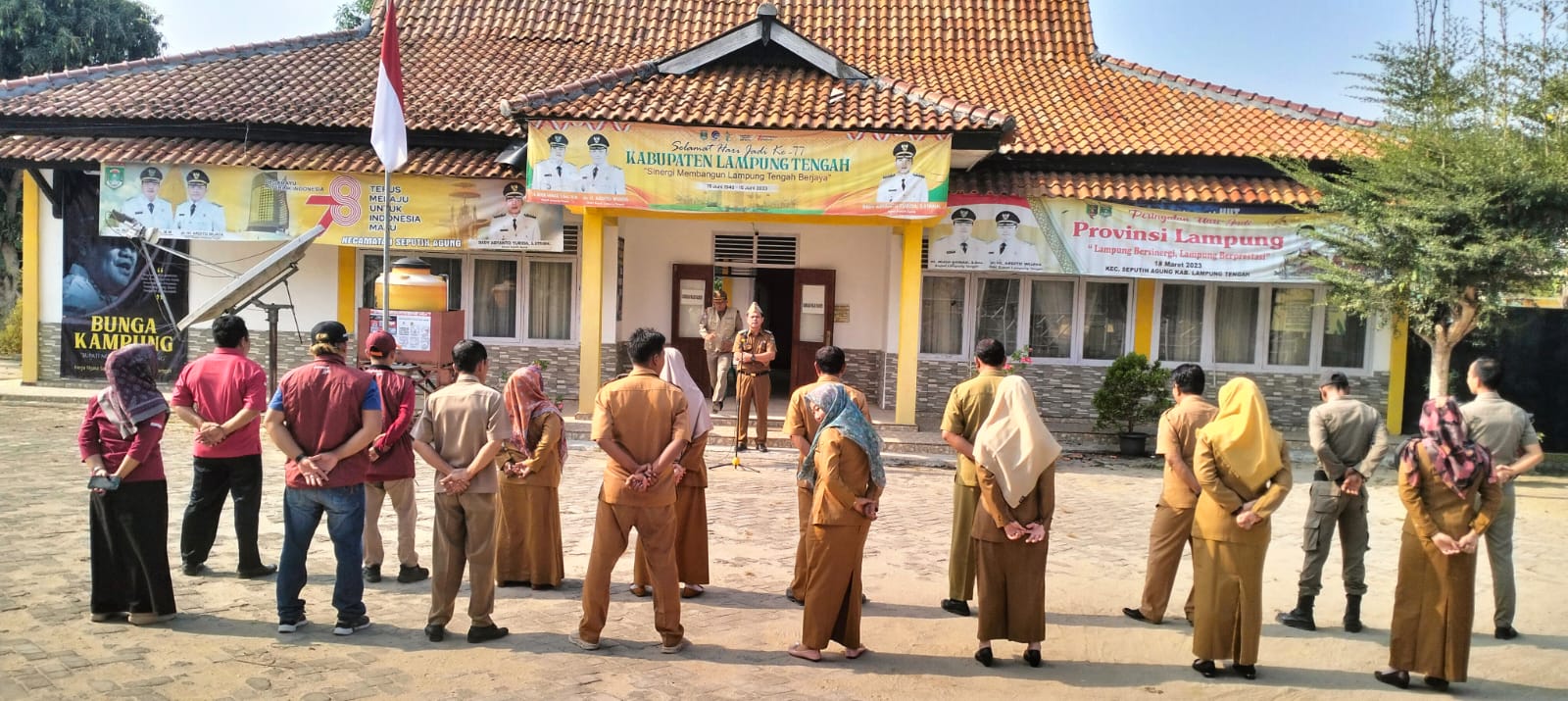 Apel mingguan di Kantor Camat Seputih Agung (Senin, 16 Oktober 2023)