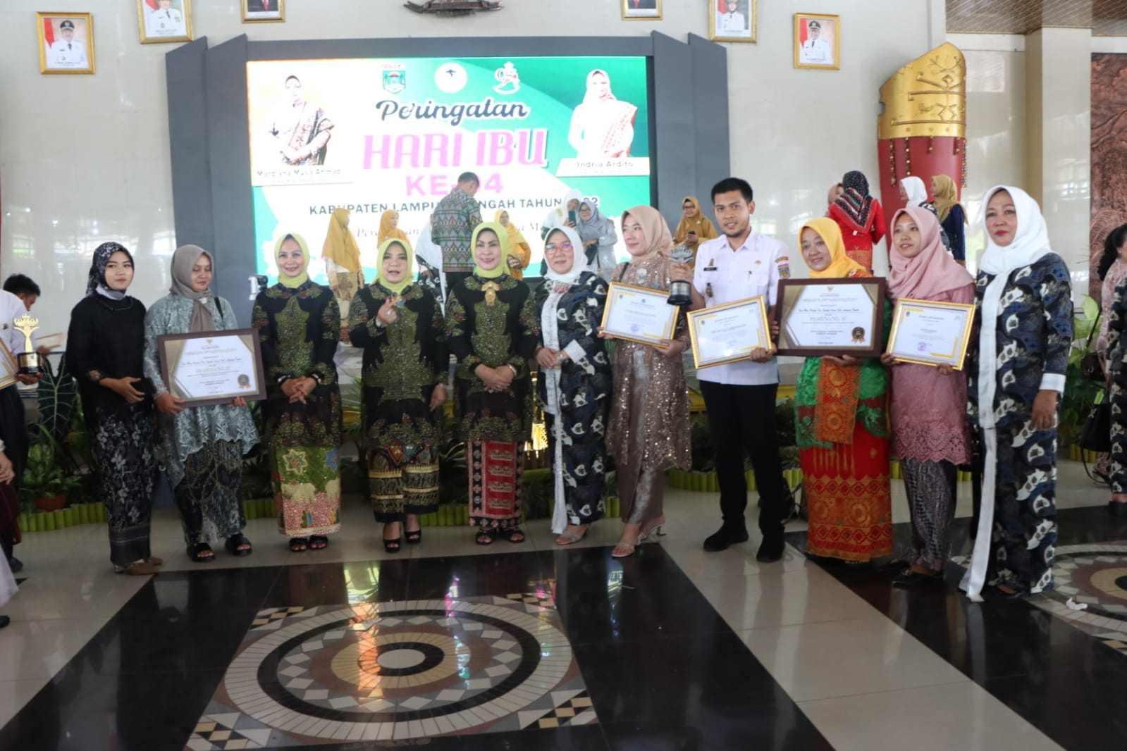 Peringatan Hari Ibu sekaligus penyerahan hadiah Lomba : P3KSS Juara 2 Tingkat Provinsi, GSI juara 2 Tingkat Provinsi, Perpustakaan kampung juara 2 Tingkat Kabupaten, Lomba masak serba ikan juara harapan 1 Tingkat Kabupaten  (Kamis, 22 Desember 2022)