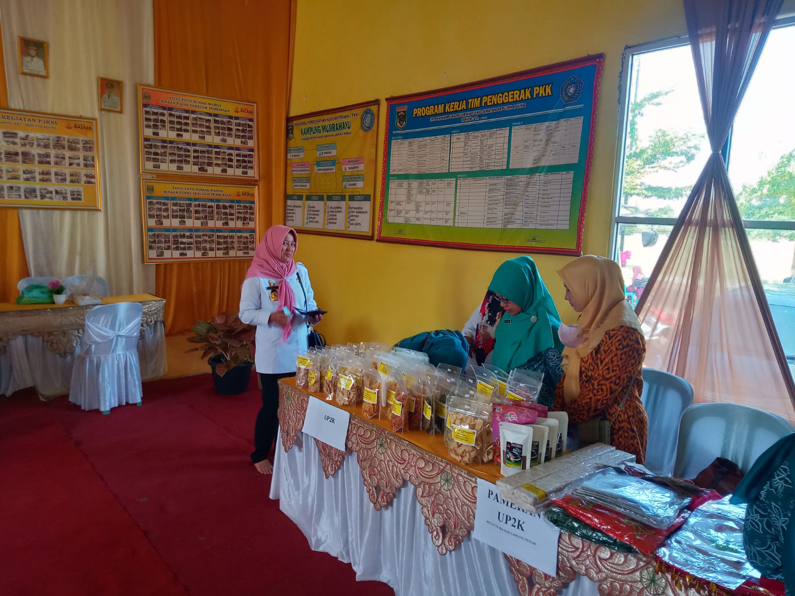 Penilaian Lomba Peningkatan Peran Perempuan Menuju Keluarga Sehat Sejahtera (P3KSS) dan Gerakan Sayang Ibu (GSI) di Balai Kampung Muji Rahayu (Rabu, 09 November 2022)