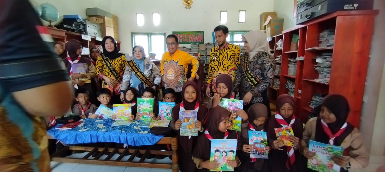 Kunjungan Bunda Literasi Kabupaten Lampung Tengan dan Bunda Literasi Kecamatan Seputih Agung serta Bapak Camat Seputih Agung di SDN 2 Kampung Dono Arum (Jum'at, 18 November 2022)