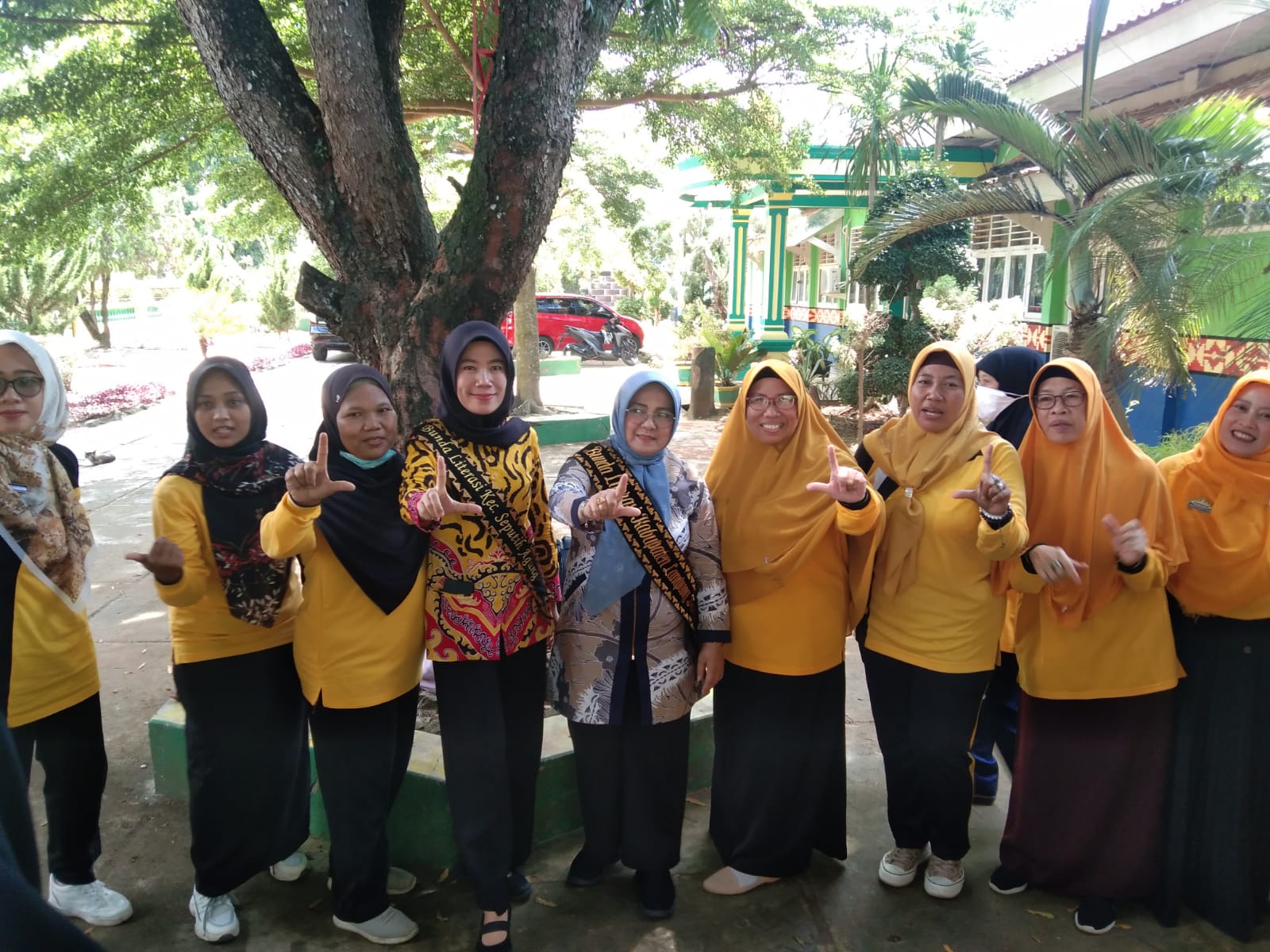 Kunjungan Bunda Literasi Kabupaten Lampung Tengan dan Bunda Literasi Kecamatan Seputih Agung serta Bapak Camat Seputih Agung di PAUD, TK, SMP DAN SMK Seputih Agung (Jum'at, 18 November 2022)