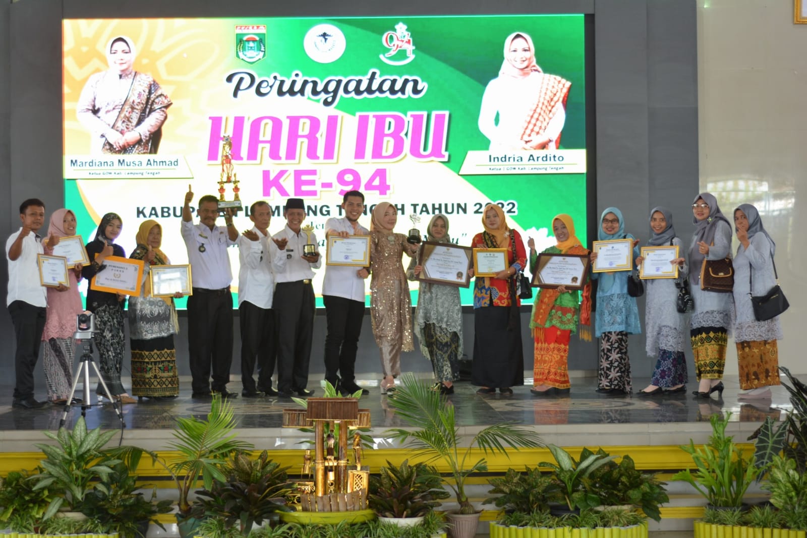 Peringatan Hari Ibu sekaligus penyerahan hadiah Lomba : P3KSS Juara 2 Tingkat Provinsi, GSI juara 2 Tingkat Provinsi, Perpustakaan kampung juara 2 Tingkat Kabupaten, Lomba masak serba ikan juara harapan 1 Tingkat Kabupaten  (Kamis, 22 Desember 2022)