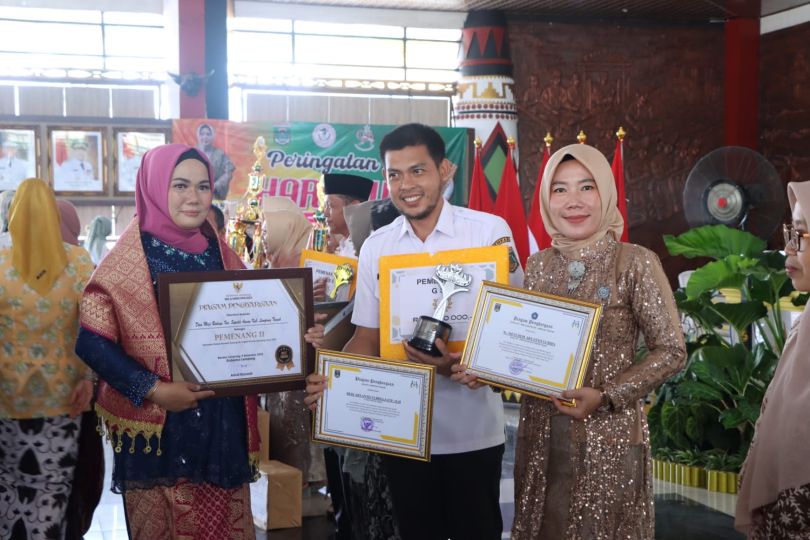 Peringatan Hari Ibu sekaligus penyerahan hadiah Lomba : P3KSS Juara 2 Tingkat Provinsi, GSI juara 2 Tingkat Provinsi, Perpustakaan kampung juara 2 Tingkat Kabupaten, Lomba masak serba ikan juara harapan 1 Tingkat Kabupaten  (Kamis, 22 Desember 2022)