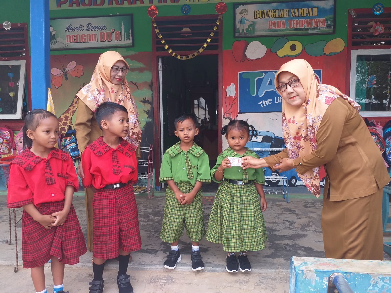 Penyerahan KIA di paud Kartini kampung muji Rahayu (Senin, 09 Oktober 2023)