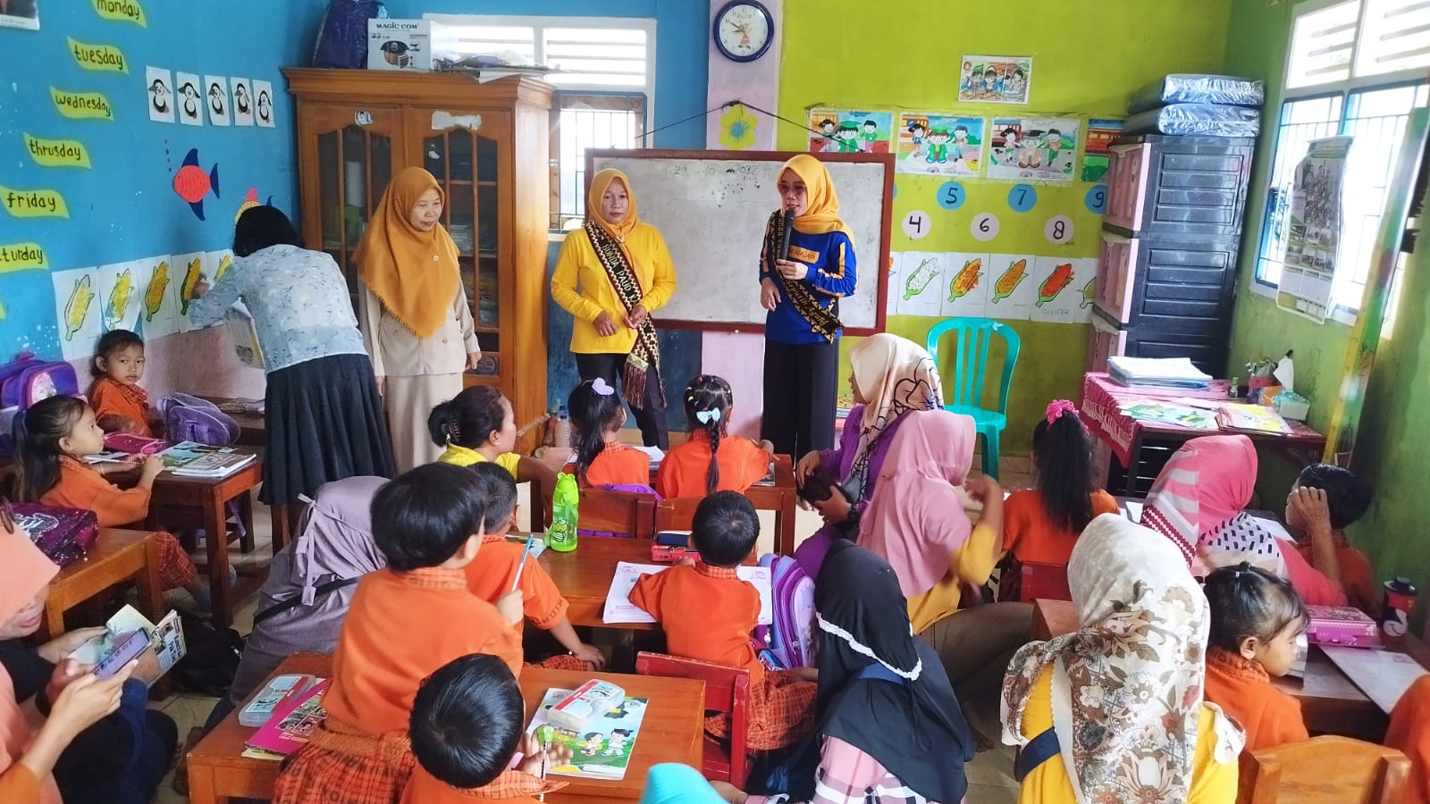 Menghadiri acara Literasi dengan Ajak Anak Gemar Membaca di TK LPMK Kampung Simpang agung (Selasa, 25 Oktober 2022)