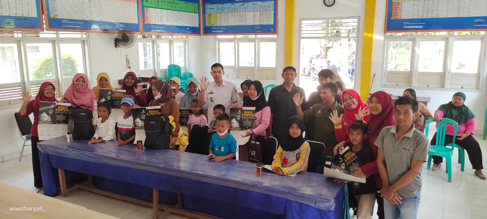 Pembagian Bantuan kepada Para Penerima PKH di Aula Kecamatan Seputih Agung (Kamis, 12 Januari 2023)