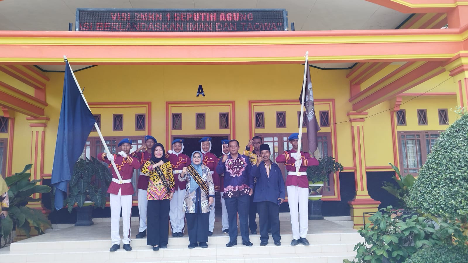 Kunjungan Bunda Literasi Kabupaten Lampung Tengan dan Bunda Literasi Kecamatan Seputih Agung serta Bapak Camat Seputih Agung di PAUD, TK, SMP DAN SMK Seputih Agung (Jum'at, 18 November 2022)