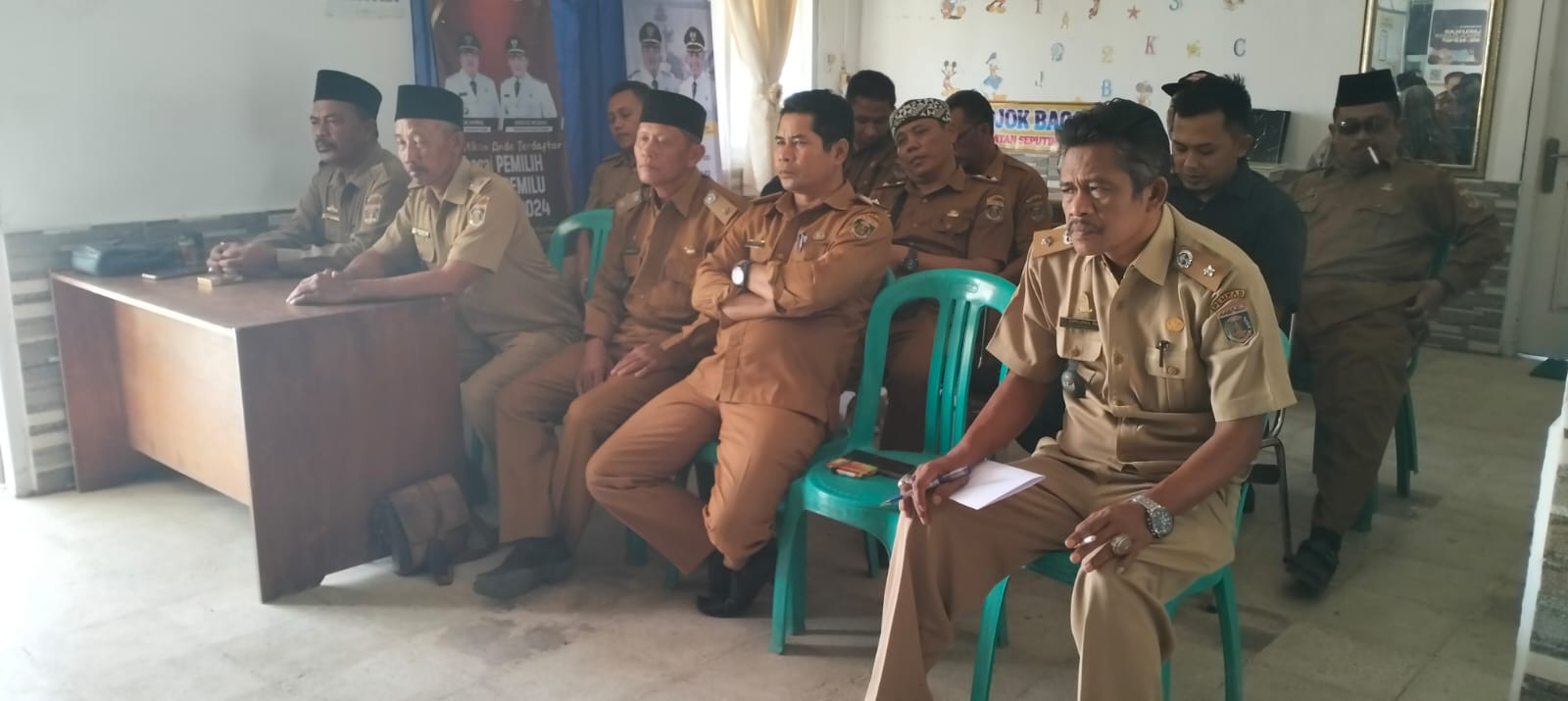 Rapat Dengan Kepala Kampung dan Sekretaris Kampung Se-Kecamatan Seputih AGung di Kantor Kecamatan (Senin, 20 November 2023)